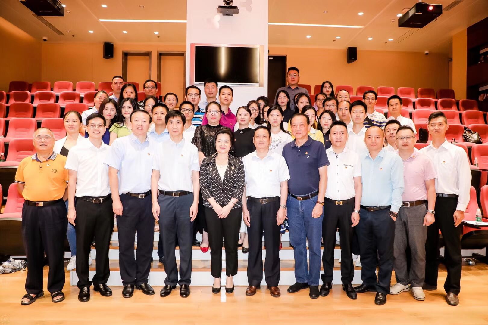 冠辰科技參加深圳市照明與顯示工程行業(yè)協(xié)會黨委成立大會.png